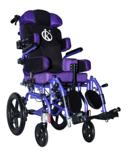 What are the Environmental Conditions and Installation Requirements for the YR06611 Wheelchair?